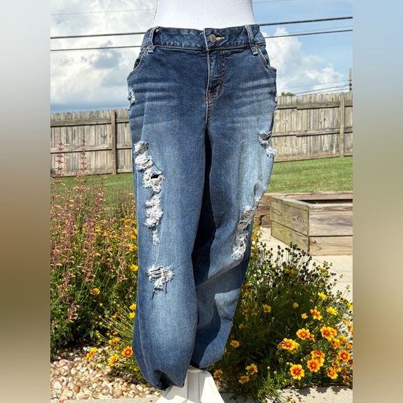 torrid Denim - Torrid Women’s High Rise Distressed Skinny Jeans in Size 18